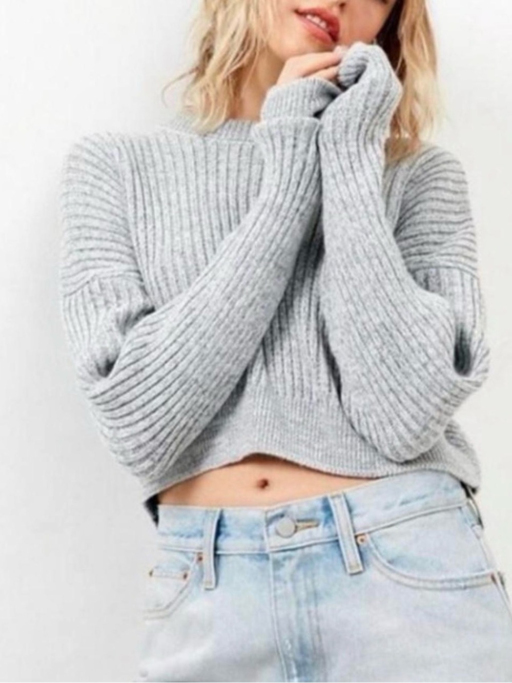 Urban Outfitters Womens Cropped Grey Sweater Long Sleeves Size M Medium
